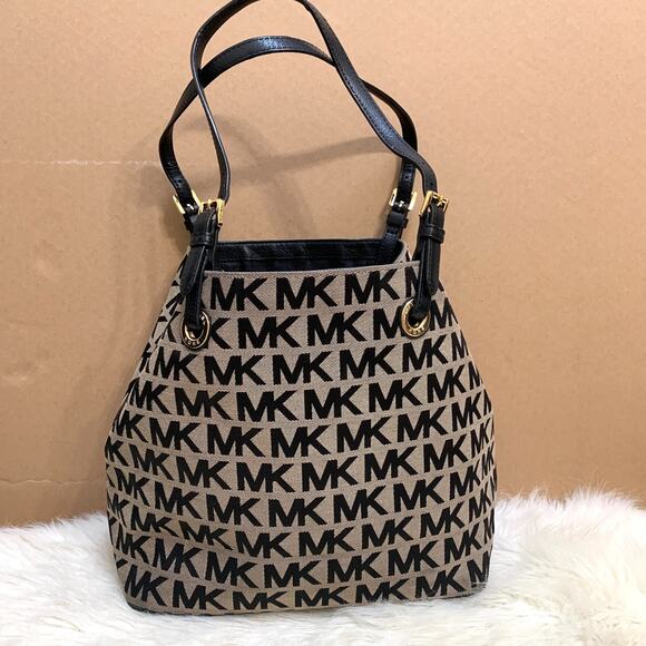 MICHAEL KORS Black/White Monogrammed Canvas JET SET GRAB BAG Tote - Picture 2 of 16